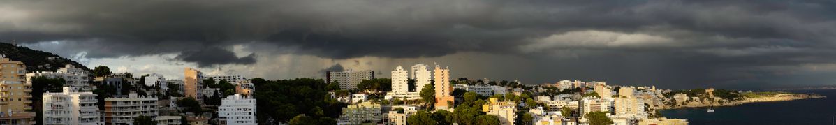 Minutos antes de la tormenta. Imagen tomada en Cala Major, Mallorca.