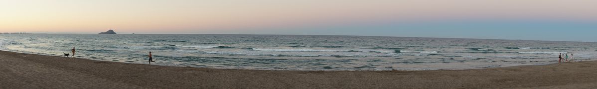 La mer, le gens et la plage.