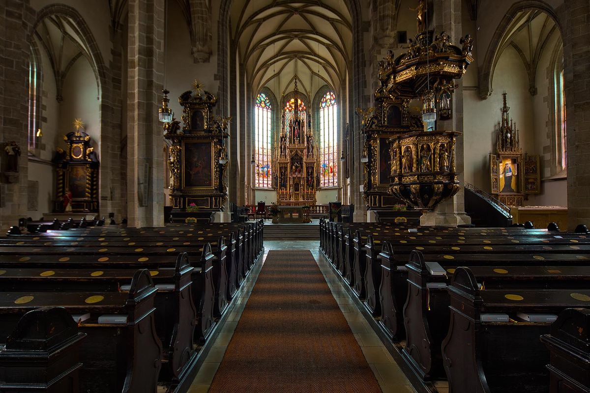 Ich war heute in jener Kirche, in der ich vor nun fast 64 Jahren getauft wurde. Sieht alles ein wenig barockig aus, obwohl es eine neugotische Kirche ist. Und auch das Gold glänzt noch ...