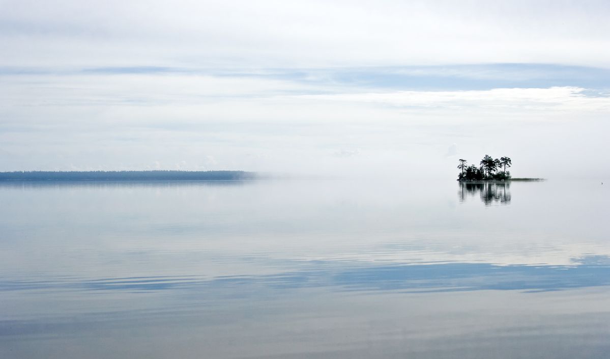 Russia, Kola peninsula. Lake Kolvitsky. Morning.