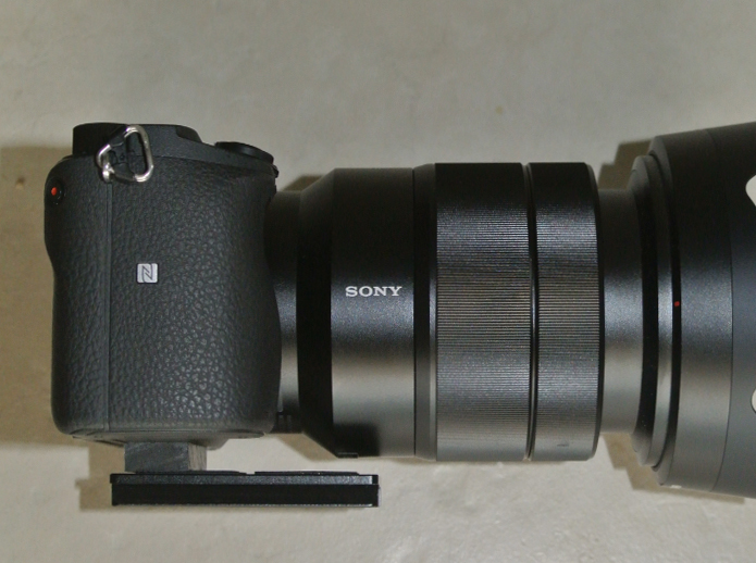 Blokje onder Sony camera A-6300 om hoogteverschil camera - lens, op te vangen - maar nu in de juiste maat.jpg