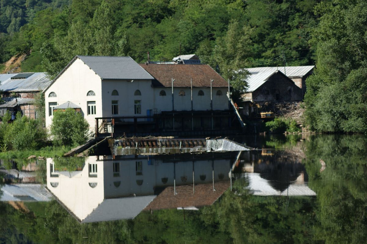 The weir at Boisse Penchot, France